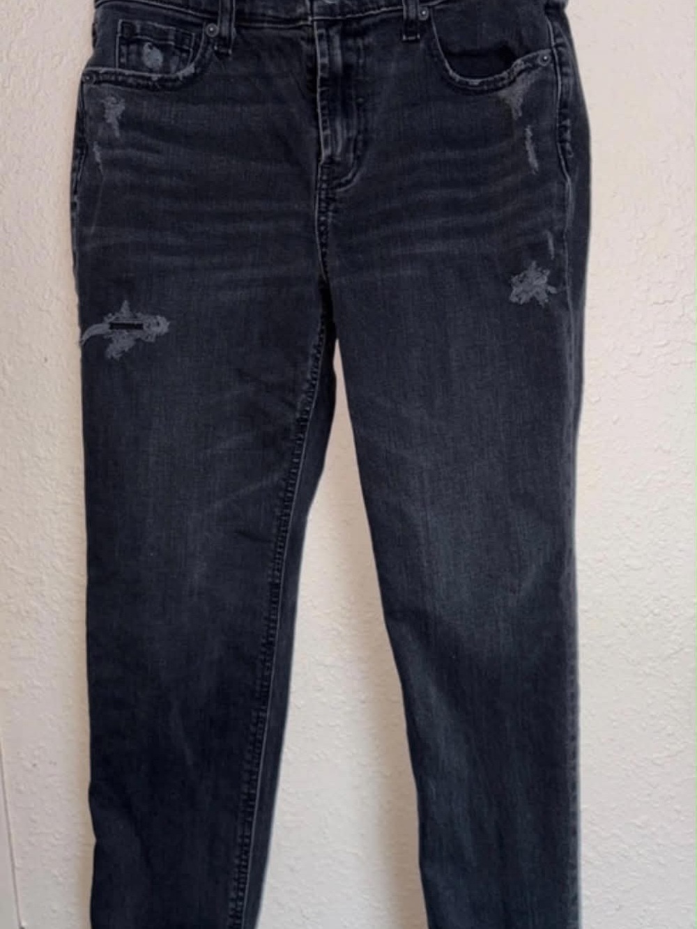 Old Navy Women’s Black Skinny Distressed Jeans